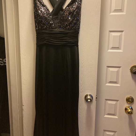Black Lowcut Evening Gown - Picture 1 of 3